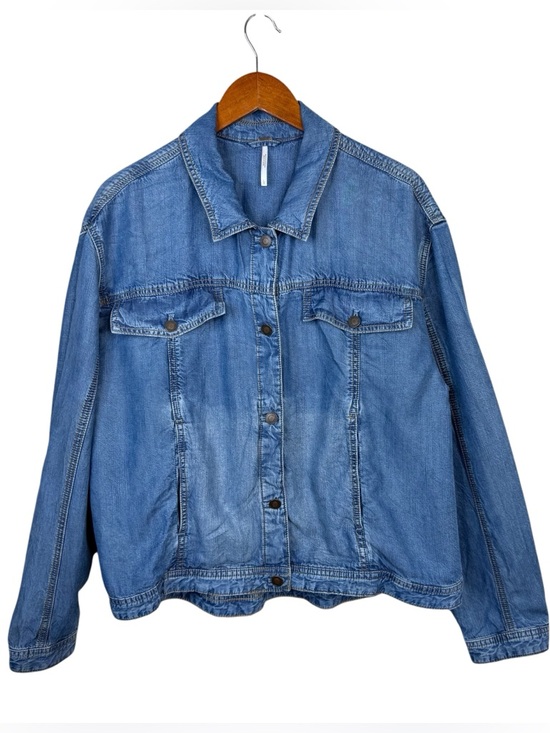 Free People Jackets & Blazers - FREE PEOPLE 100% Lyocell Lightweight Boho Light Wash Relaxed Fit Jacket  Sz L